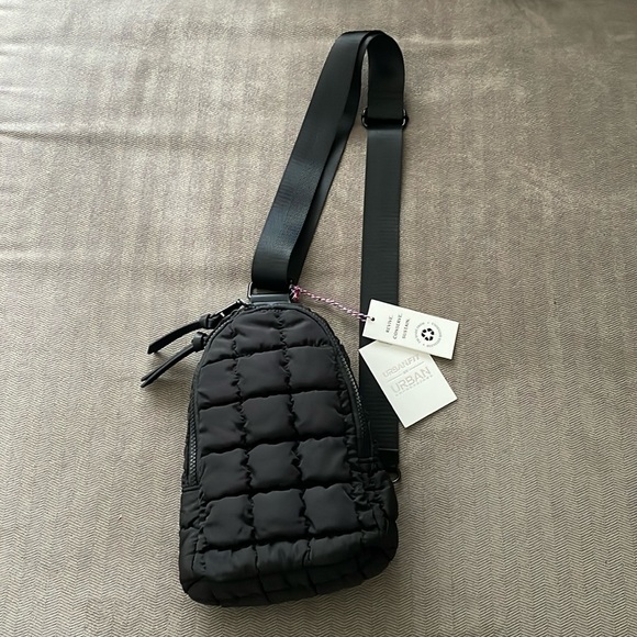 Urban Fit Black Puffer Sling - NEW!! - Picture 1 of 4